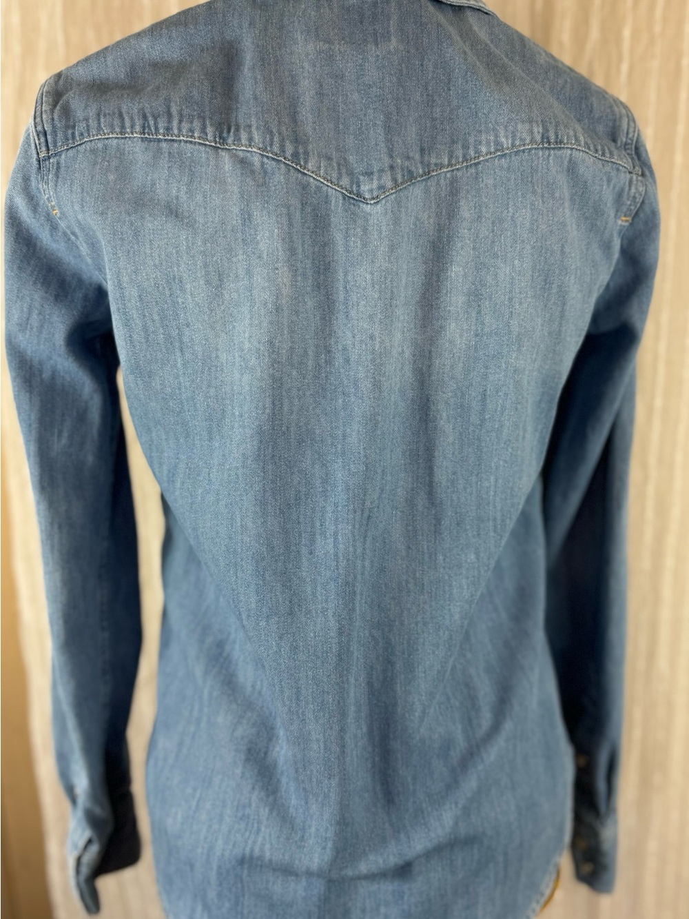 Levi's Blue Denim Shirt with Pearlescent Snap Buttons in XS - Picture 10 of 15